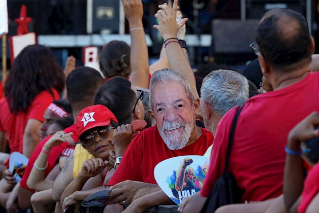 En el mitin, el expresidente volvió a culpar al exjuez Sergio Moro, actual ministro de Justicia del Gobierno de Bolsonaro, de orquestar, junto con el líder de ultraderecha, 