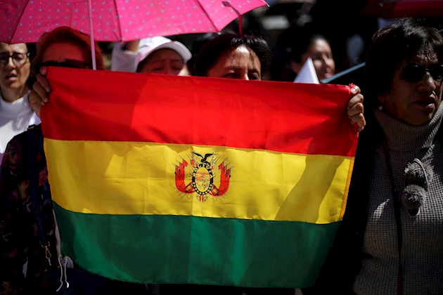 Este domingo la Policía Boliviana convocó a un acto religioso en una plaza de La Paz con la presencia de policías de la tropa y ciudadano mms para pedir por la paz en el país.