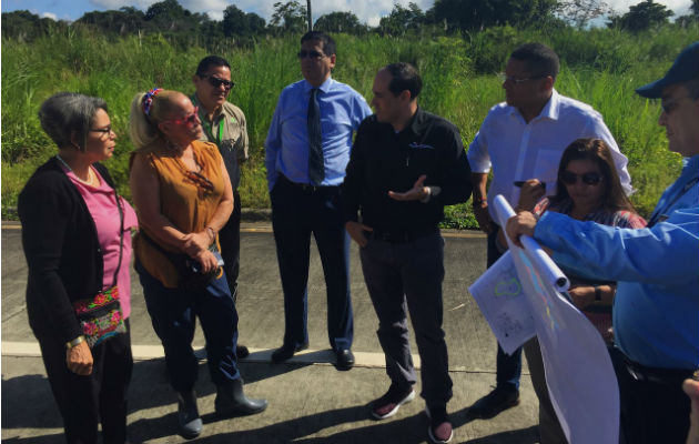 Directivos inspeccionaron los terrenos.