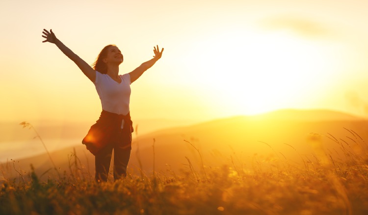 Sentirse abrumados suele pasar, pero, no por ello debe permitirse que pensamientos y sentimientos negativos se afinquen. Dar un giro y agradecer las bendiciones, pensar en positivo y sonreír a la vida depende de cada uno. Foto: Pixabay