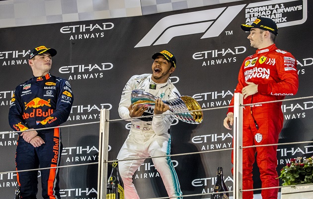 Lewis Hamilton (cent.) festeja. Foto: AP