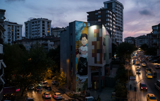 Vértigo Graffiti pintó un mural en Estambul para honrar las relaciones diplomáticas entre Turquía y Colombia. Foto/ Nicole Tung.