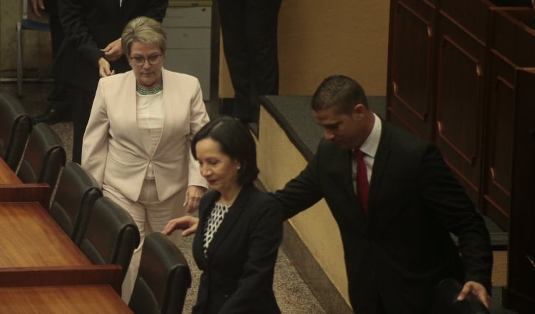 Los tres magistrados recibieron el apoyo del pleno de la Asamblea Nacional. Foto de Víctor Arosemena