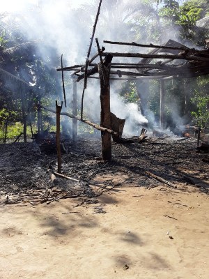 El Cuerpo de Bomberos y el Ministerio Público, iniciaron las investigaciones del hecho para determinar que causó el incendio. Foto/Mayra Madrid