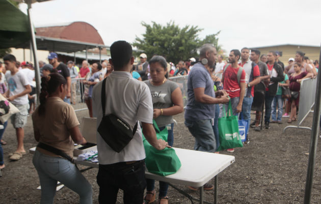 Costo de los jamones picni en las Naviferias es de 8 dólares la unidad. Foto/Víctor Arosemena