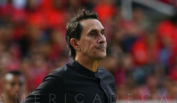 Alexandre Guimarães, técnico costarricense es campeón en el fútbol colombiano. Foto América de Cali