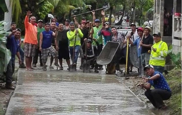  Inauguraron esta vía interna, sin ninguna ayuda gubernamental. Foto: Diómedes Sánchez S.