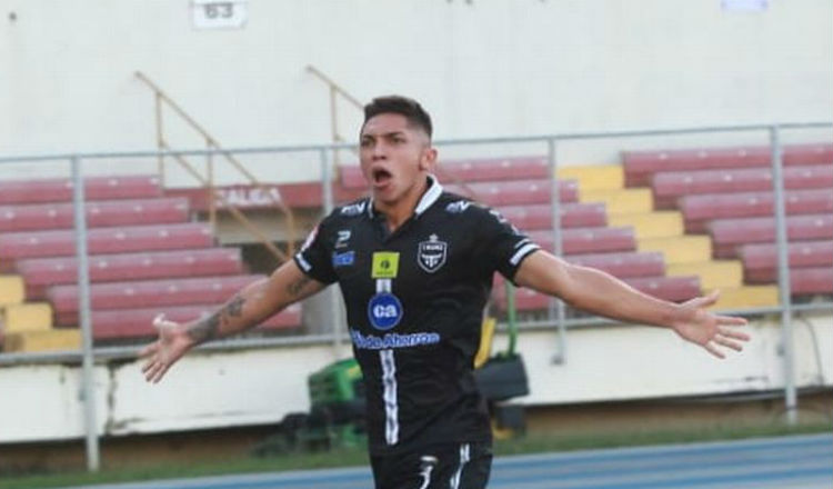 Jorge Marsglia  celebra su gol ante Costa del Este Foto Anayansi Gamez