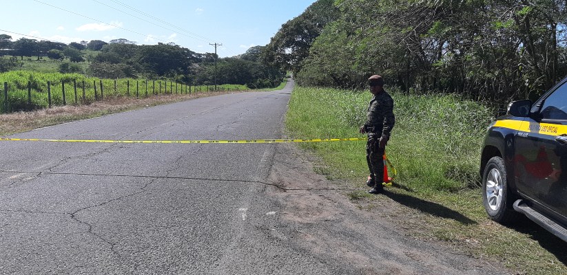 El Ministerio Público a través de la Personería de Montijo, ordenó el levantamiento del cadáver y el traslado hacia la morgue judicial en el distrito de Aguadulce.Foto/ Melquiades Vásquez