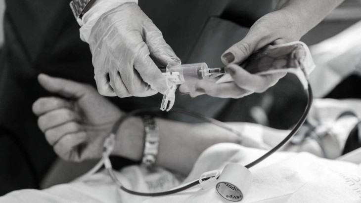 La población debe desarrollar un sentimiento de solidaridad hacia la donación de sangre. La consigna no puede ser más clara: hoy por mí, mañana por ti. Foto: EFE.