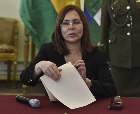 La canciller interina de Bolivia, Karen Longaric, se pronunció días atrás de situaciones irregulares. FOTO/EFE