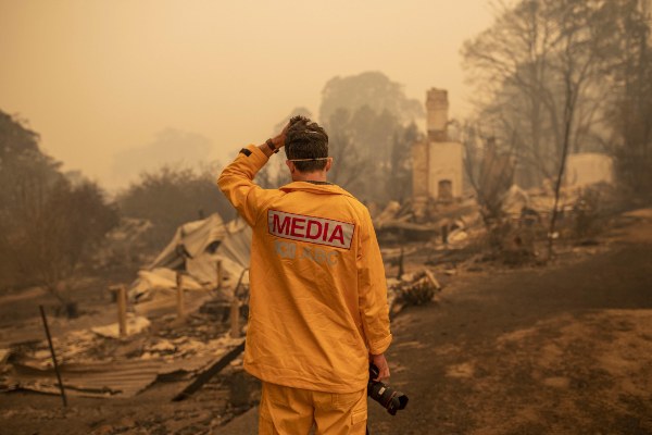 Los incendios en Australia, que causaron más de una veintena de muertes, destruyeron cientos de casas y generaron graves pérdidas económicas, provocan además un empeoramiento de la calidad del aire que supone 