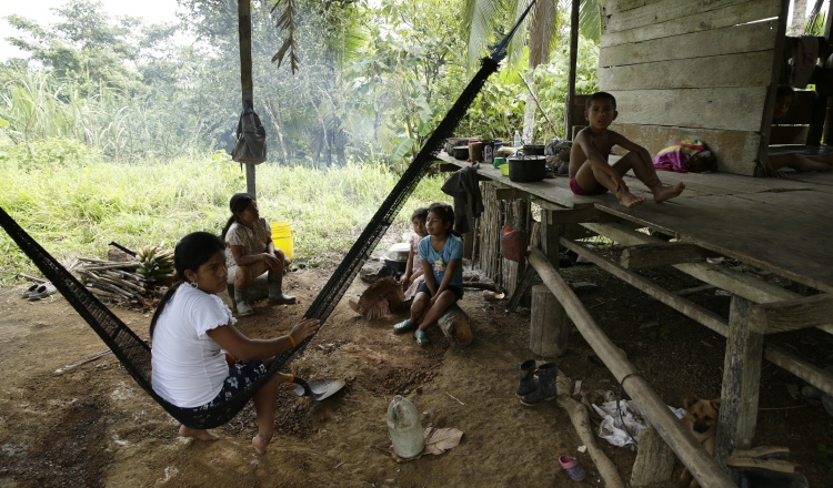 Consternación en la comarca, tras el asesinato múltiple en Alto Terrón, provincia de Bocas del Toro. AP