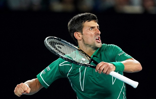 Novak Djokovic festeja su triunfo. Foto:EFE