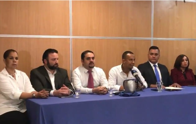 Conferencia de prensa de miembros de Cambio Democrático.