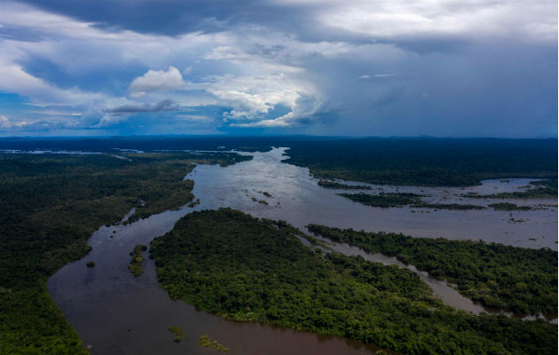 Algunos temen que el Gobierno perturbe a tribus del Amazonas que viven aisladas. Territorio indígena en Pará. Foto / Mauro Pimentel/Agence France-Presse — Getty Images.