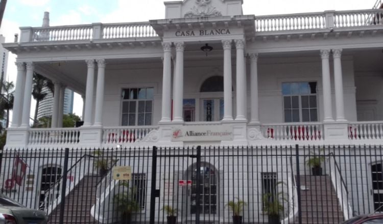 Sede de la Alianza Francesa de Panamá, en Avenida Justo Arosemena, Bella Vista. Cortesía.