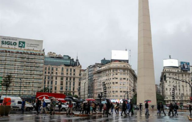 El Gobierno argentino aspira a concluir el proceso de renegociación de la deuda externa para fines de marzo. EFE