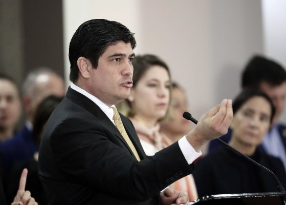 el presidente de Costa Rica, Carlos Alvarado, todo otras medidas cotra el coronavirus.