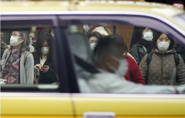 Negocios hacen planes para evitar la propagación del coronavirus. Una calle en Tokio. Foto / Eugene Hoshiko/Associated Press.