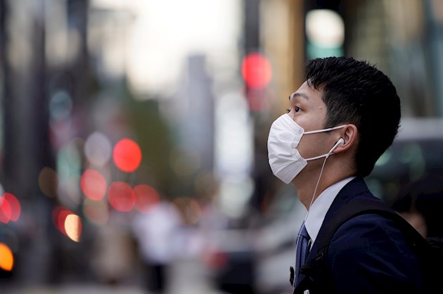 Para quienes las mascarillas sí son indispensables es para el personal sanitario que no puede cumplir su trabajo sin el material de protección necesario.