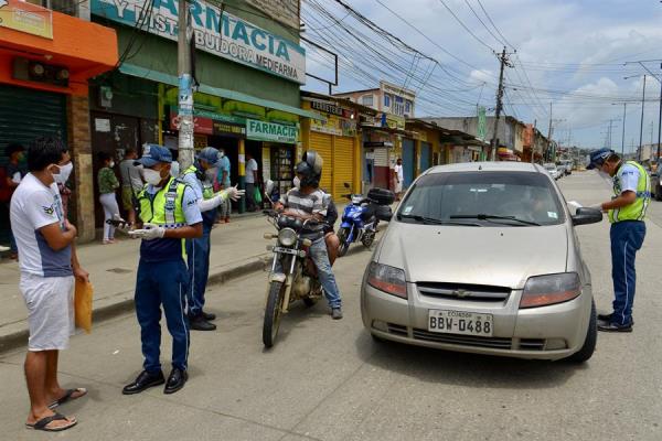 Ecuador registró este miércoles 242 fallecidos y 4.450 positivos por el COVID-19, de los que 3,047 se dan en la provincia de Guayas, cuya capital es Guayaquil, según informó la ministra de Gobierno, María Paula Romo. FOTO/EFE