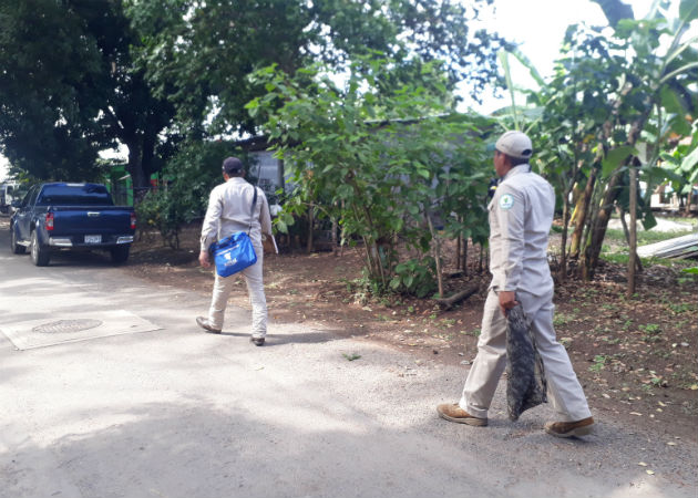 Los equipos de Epidemiología y Control de Vectores realizaron inspecciones en Tonosí. Foto: Thays Domínguez. 