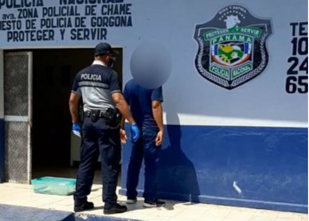 Fue aprehendido en su residencia por unidades de la Policía Nacional (PN). Foto. Eric Montenegro. 