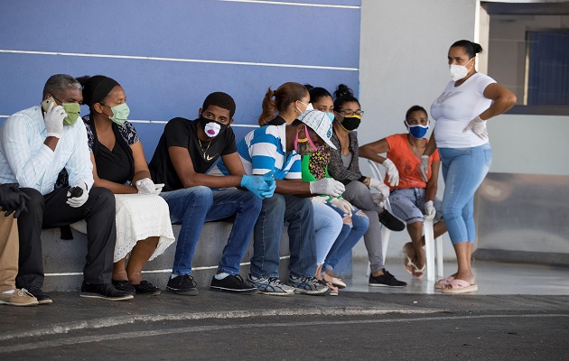 Las mascarillas escasean por estos días.