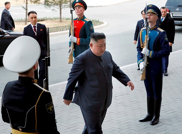 Al repreguntarle el legislador si el líder norcoreano sigue con vida, el jefe de la inteligencia taiwanesa sonrió y eludió la respuesta.