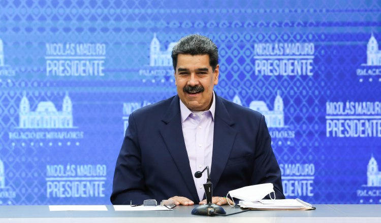 Maduro dijo que gasolina de Irán debe venderse en dólares. EFE