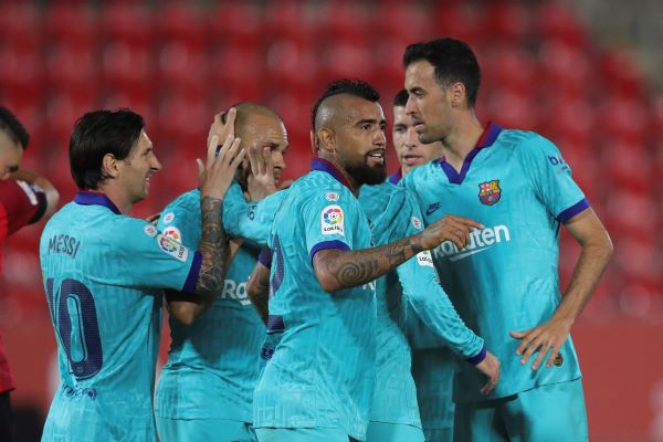  Martin Braithwaite del Barcelona (cent.), celebra con sus compañeros su gol ante el Mallorca. Foto:EFE