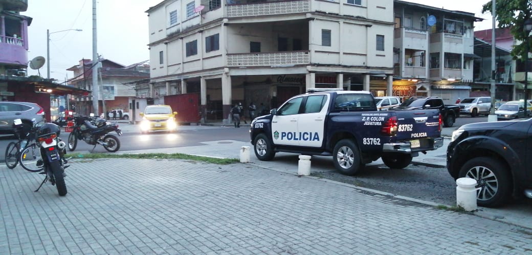 La víctima fue identificada como Ormelis Rodríguez de 21 años de edad, quien fue atacado en un edificio de la calle 9, Avenida Central.