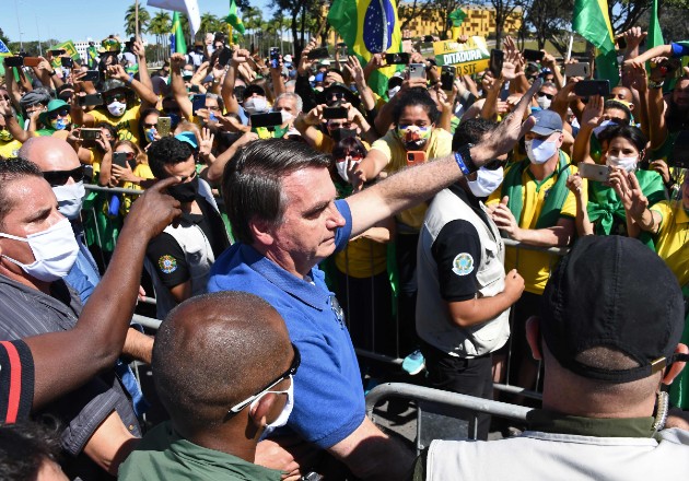 El presidente de Brasil Jair Bolsonaro ignora recomendaciones de protección personal. Foto / Evaristo Sa/Agence France-Presse — Getty Images.