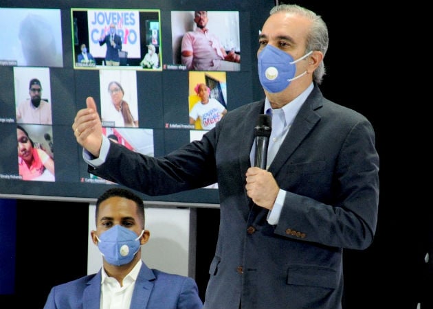 Abinader, del PRM, principal de la oposición, logra el 52,51 % frente al 36,07 % de Castillo, del PLD. Foto: EFE.