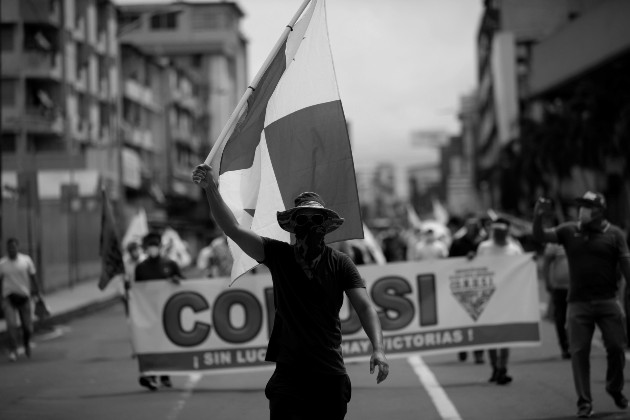 El sistema actual no daba margen de participación a la ciudadanía; sin embargo, el confinamiento ha dado la aportación requerida y ha puesto en aprietos al sistema que denominamos “corruptocrático”. Foto: EFE.