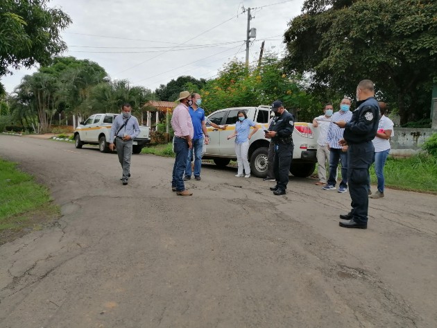 Los alcaldes señalaron que se visitará junto a funcionarios de salud y otras instituciones, aquellos sitios donde se reciba denuncia de reuniones sociales.