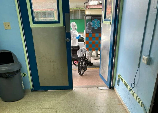 Los pacientes fueron trasladados a la sala 2, según las autoridades del hospital. Fotos: Diómedes Sánchez S.