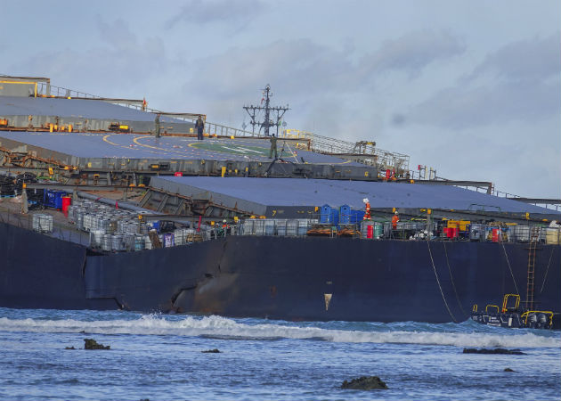 El petróleo vertido iba en el granelero japonés accidentado MV Wakashio, de bandera panameña. Fotos: Archivo/Ilustrativa.