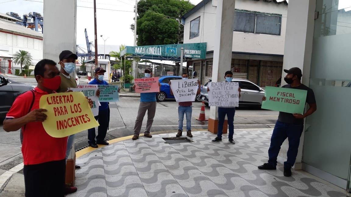 Familiares de Almanza han alegado siempre que es inocente, incluso han protagonizado caminatas y apostado con pancartas frente a SPA en Colón. Fotos: Diómedes Sánchez S.