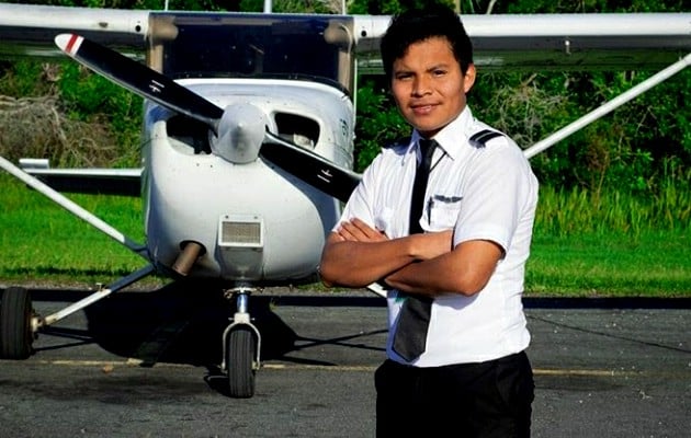 Luis Ángel Marcucci Bejerano, primero piloto de aviación oriundo de la comarca Ngäbe Buglé.