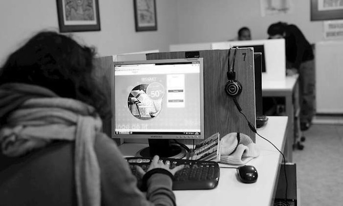 Esta pandemia ha traído como resultado el uso de medios virtuales para poder comunicarnos. Foto: EFE.