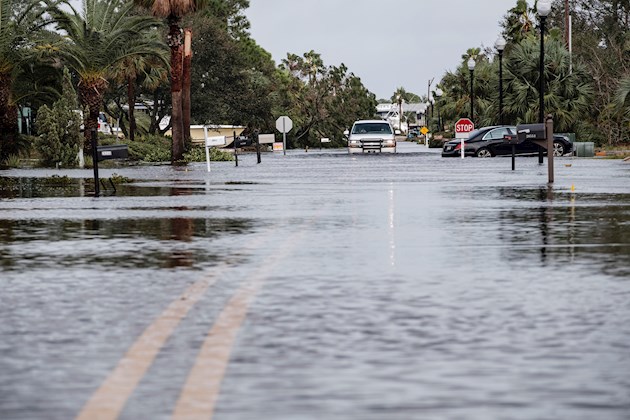 Según el Centro Nacional de Huracanes (NHC), él centro de la depresión tropical, que presenta vientos máximos sostenidos de 45 kilómetros por hora, se encontraba a unos 90 kilómetros de Montgomery (Alabama).