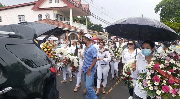 En el lugar, personas que pidieron no ser identificados, aseguraron que Adelith además de ser alegre y de gustarle participar en las festividades de su pueblo, no escatimaba en ayudar a quienes más lo necesitaban. FOTO/THAYS DOMÍNGUEZ