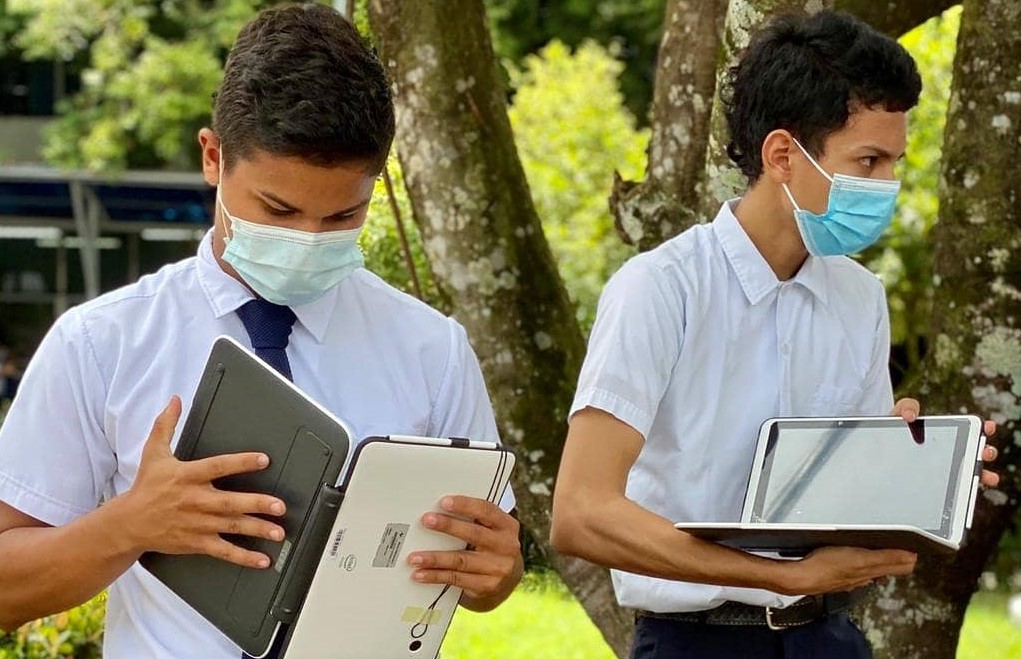 Los padres de familia de los alumnos que cursarán 7º y 10º, (primer y cuarto año) deben entrar al link que está en la web del Meduca www.meduca.gob.pa para subir los documentos. 