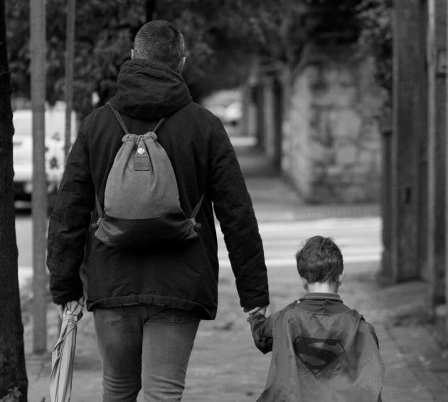 Jesús quiere que nos comportemos con el Padre Dios, como lo haríamos con un buen papá. Dejarnos llevar por él. Foto: EFE.