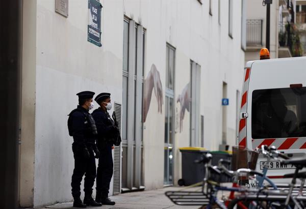 Un joven paquistaní, detenido menos de una hora después de haber agredido a dos periodistas de una sociedad de producción de televisión que tiene su sede en ese edificio, ha reconocido que fue él quien llevó a cabo los hechos y ha dado a su acción una dimensión política, revelaron este sábado fuentes de la investigación. FOTO/EFE