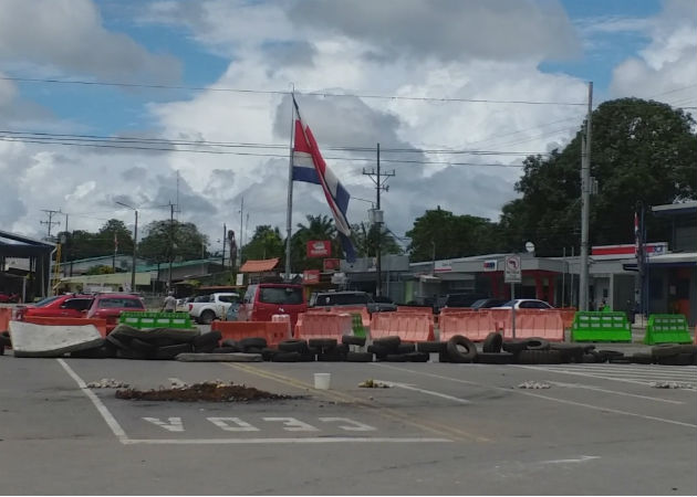 Peligran Vidas En Centroamérica, Bloqueo En Sector Fronterizo De Paso ...