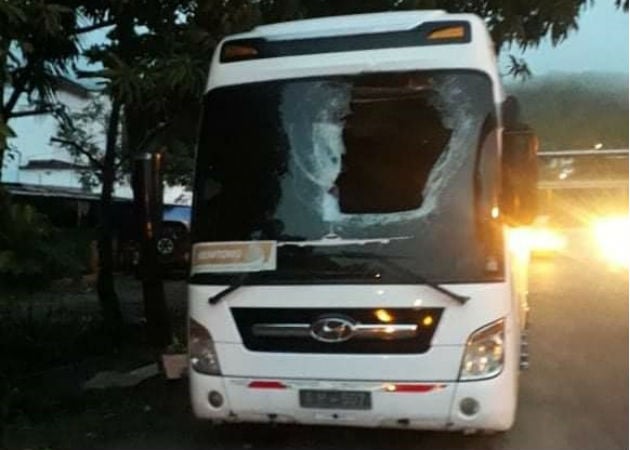 La llanta quedó incrustrada en uno de los asientos del bus. Foto: Diómedes Sánchez.