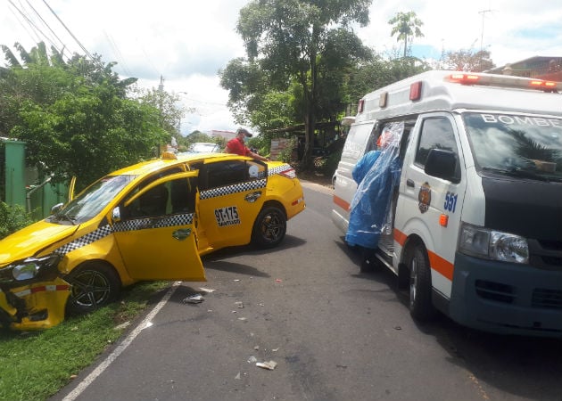 El choque fue en la curva de la Calle Quinta final de Santiago de Veraguas. Foto: Melquiades Vásquez.